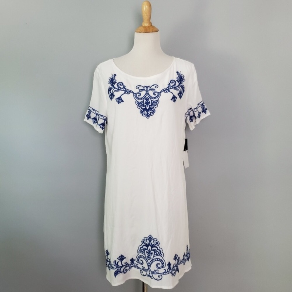 ✨Lulu’s Tale to Tell Embroidered Shift Dress✨